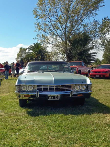 Stary Popularny Szary Chevrolet Chevy Impala Pod Koniec Lat Tych — Zdjęcie stockowe