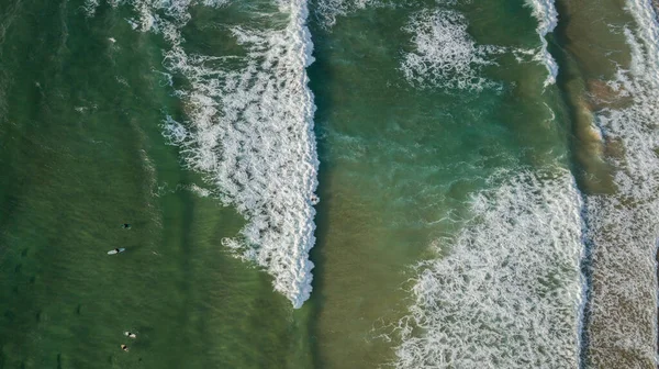 Uma Visão Olho Pássaro Ondas Mar Azul — Fotografia de Stock