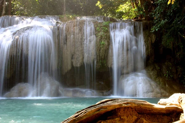 Malowniczy Widok Piękny Kaskadowy Wodospad Erawan National Park — Zdjęcie stockowe