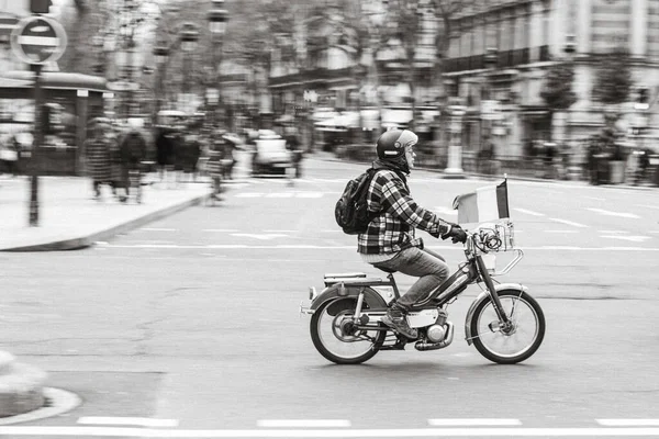 Ciclomotor Corriendo Ciudad Mobylette —  Fotos de Stock