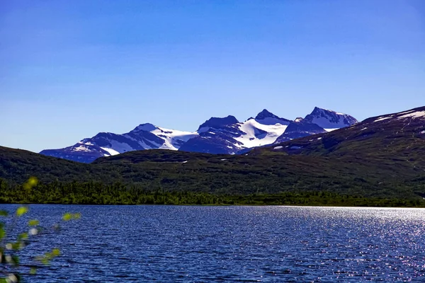 Ein Malerischer Blick Auf Einen Blauen See Einer Ländlichen Gegend — Stockfoto