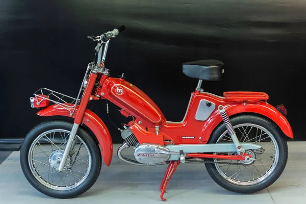 Spanischer Motorroller Museum Mini Montesa — Stockfoto