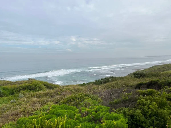 Sabah yürüyüşünden sonra Mornington Yarımadası Ulusal Parkı 'ndan Sabah Manzarası.