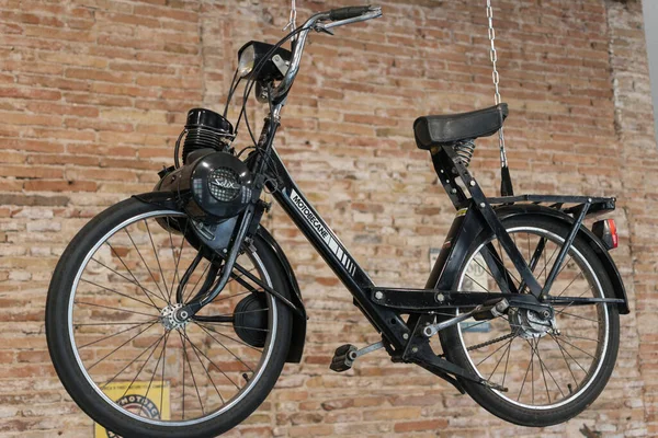 Bicicleta Época Con Pequeño Motor Motobecano —  Fotos de Stock