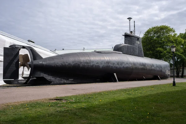 ホルテンの海洋博物館 船Knmブリンク 潜水艦Utstein さまざまな種類と年齢の大砲の様々な 春の晴れた日 — ストック写真