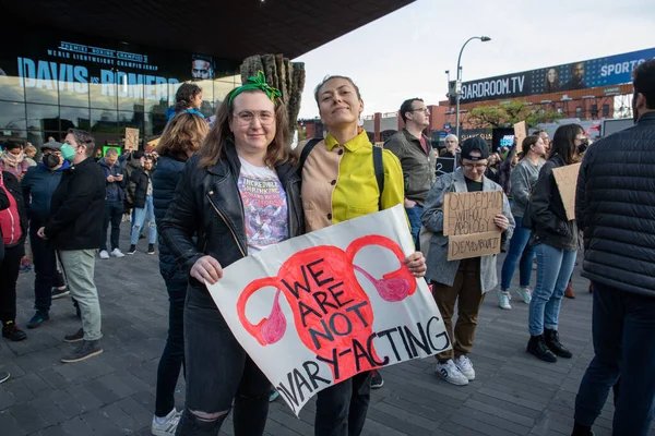 Young Female Holding Cardboard Sign Barclays Center — Stock Photo, Image