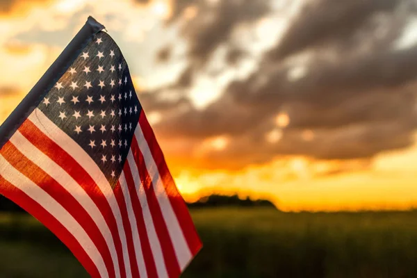 Närbild Bild Flaggan Usa Bakgrunden Fältet Vid Solnedgången — Stockfoto
