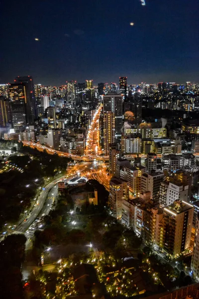 Karanlık Gecelerde Modern Binaların Yüksek Açılı Görüntüsü — Stok fotoğraf
