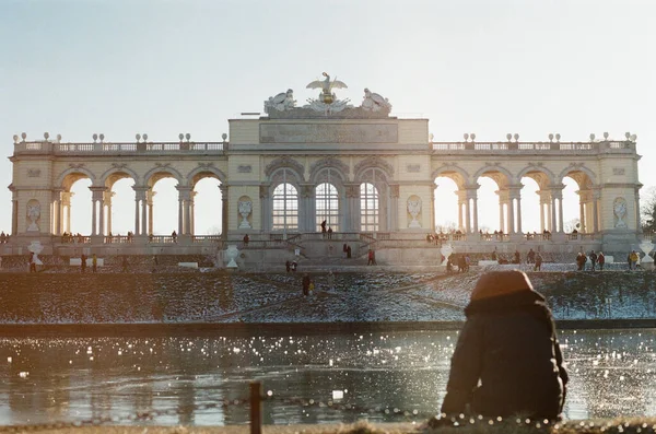 Güneşli Bir Havada Viyana Daki Görkemli Bir Binanın Manzarası — Stok fotoğraf