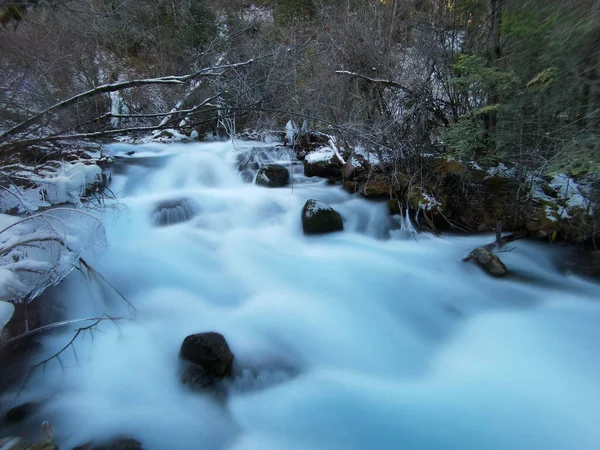 Long Exposure Shot Flowing Rocky River Forest — Stock Photo, Image