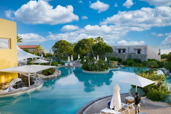 在希腊度假 美丽的度假酒店Costa Navarino 是希腊的一个豪华旅游目的地 提供了一个充满真实体验的世界 — 图库照片