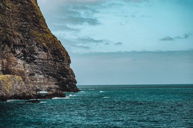 Gündüz Portekiz, Madeira 'da deniz manzarası çok güzel.