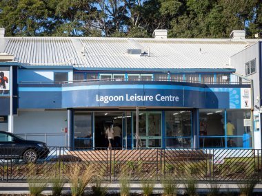 Lagoon Leisure Center binasının girişi. Stok fotoğrafı. Auckland, Yeni Zelanda - 4 Haziran 2022