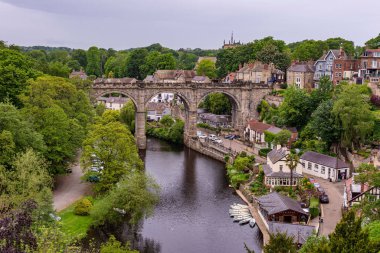 Eski bir Knaresborough viyadük 'ünün güzel bir fotoğrafı.