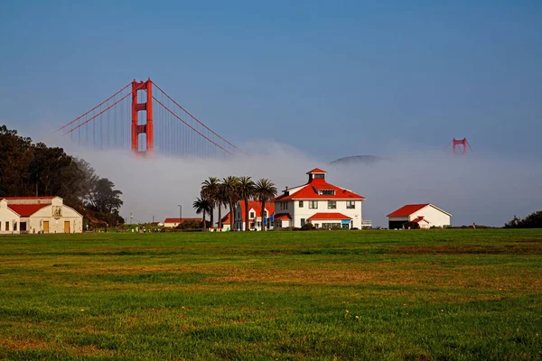 Stunning View Buildings Golden Gate Bridge Rising Fog San Francisco — Stock Photo, Image