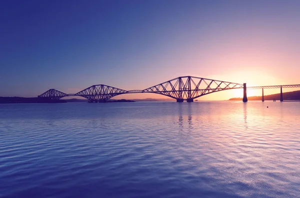 Pohled Forth Bridge Při Východu Slunce Edinburghu Skotsko — Stock fotografie