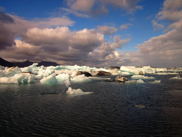 アイスランド ジョクルサロンの氷河ラグーンの美しい景色 — ストック写真