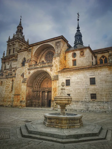 Κάθετη Λήψη Του Ιστορικού Ορόσημου Catedral Burgo Osma Soria Ισπανία — Φωτογραφία Αρχείου