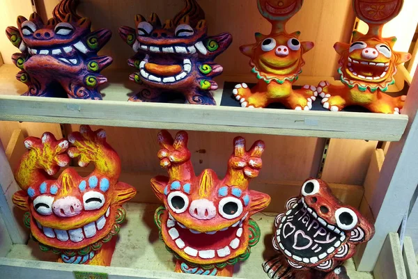 Primer Plano Estatuas Shisa Artefactos Culturales Tradicionales Ryukyuan Decoraciones Los —  Fotos de Stock