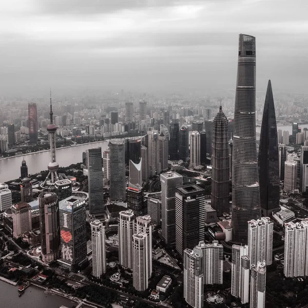 Şehrin gökdelenlerinin havadan görünüşü