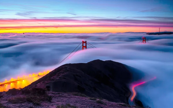 Kaliforniya Renkli Bir Günbatımında Golden Gate San Francisco Körfezi Sisle — Stok fotoğraf