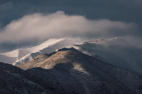 Uma Vista Aérea Belas Montanhas Durante Inverno — Fotografia de Stock