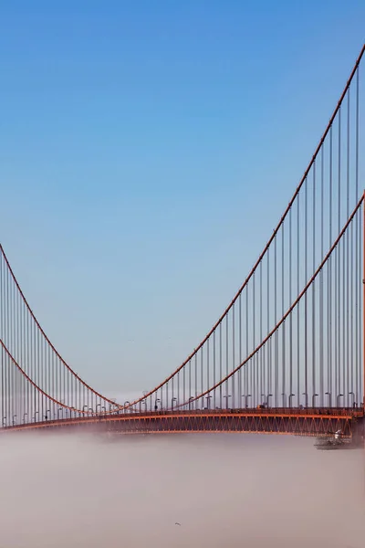 Vertical Shot Part Golden Gate Bridge Rising Fog San Francisco — Stock Photo, Image