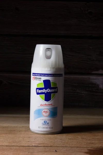 Een Verticaal Shot Van Sanitize Spray Voor Veiligheid Van Ziektes — Stockfoto