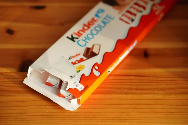 Primer Plano Las Pequeñas Barras Chocolate Kinder Hechas Por Ferrero —  Fotos de Stock