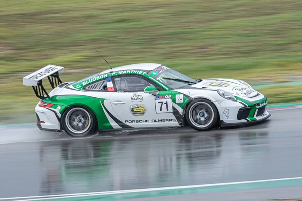 Carro Corrida Pista Molhada Dia Chuvoso Porsche 911 Cup Meu — Fotografia de Stock