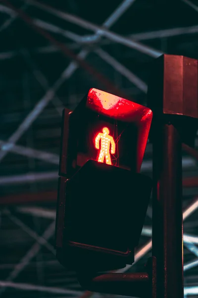 信号が赤の歩行者信号機の選択 — ストック写真