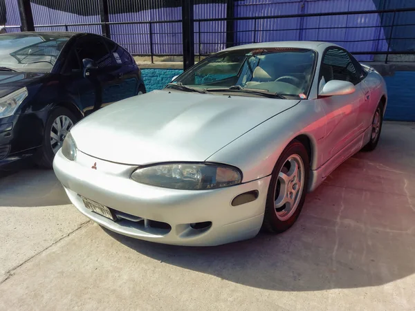 Velho Esporte Prata Cinza Mitsubishi Eclipse Coupe 1994 1999 Pátio — Fotografia de Stock