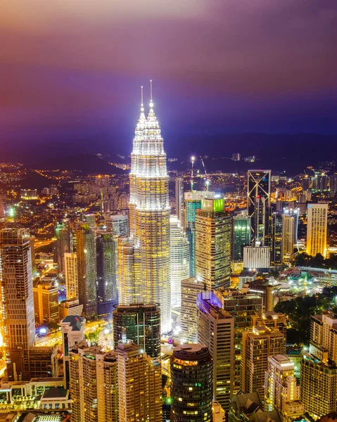 Eine Vertikale Luftaufnahme Der Stadtlandschaft Von Kuala Lumpur Die Nachtlicht — Stockfoto
