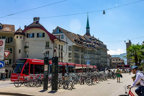 Rue Occupée Kornhausplatz Avec Les Bâtiments Historiques Berne Suisse — Photo