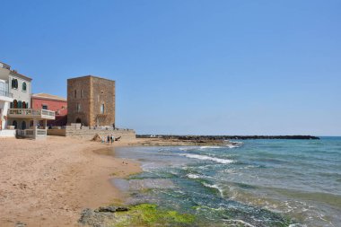 Marina di Ragusa 'nın kumlu sahillerinde çok az insan var..