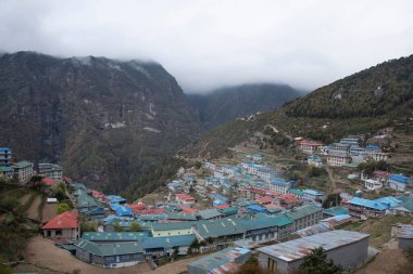 Everest, Solukhumbu, Nepal 'e giden Namche Çarşısı' nın hava manzarası.