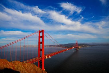 San Francisco, Kaliforniya 'daki Golden Gate Köprüsü' nün havadan görüntüsü.