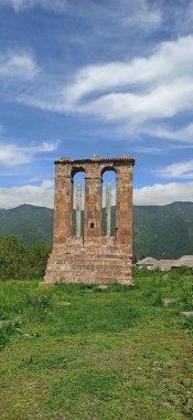 Odzun, Lori Bölgesi, Ermenistan 'daki güzel bir tarihi anıtın dikey çekimi