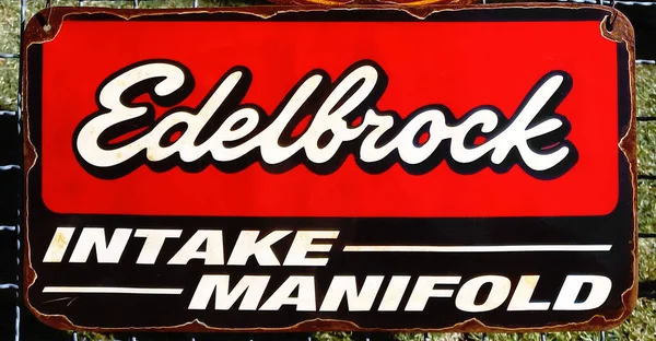 Old Rusty Advertisement Sign Logo Intake Manifold Edelbrock American Automotive — Stock Photo, Image