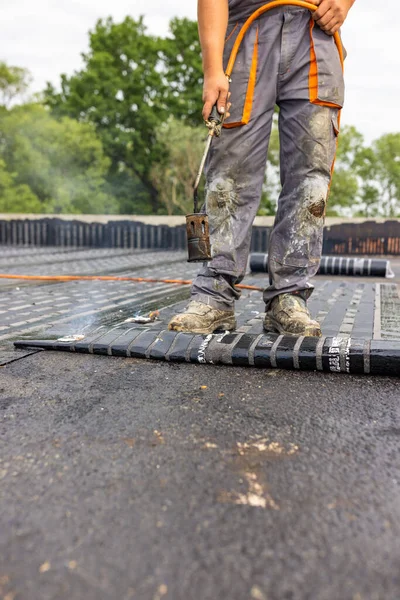 Worker Placing Vapor Barrier Roof Using Propane Gas Torch Welding — Stock Photo, Image