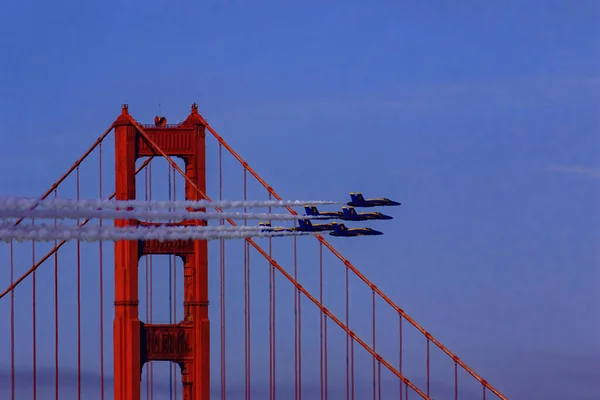 Une Vue Fascinante Pont Emblématique Golden Gate Contre Ciel Bleu — Photo