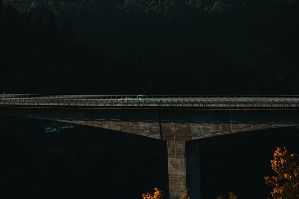 Uma Estrada Ponte Perto Florestas Densas — Fotografia de Stock