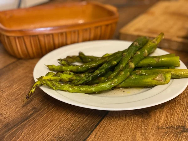 Gros Plan Asperges Cuites Sur Assiette Objet Sélectionné — Photo