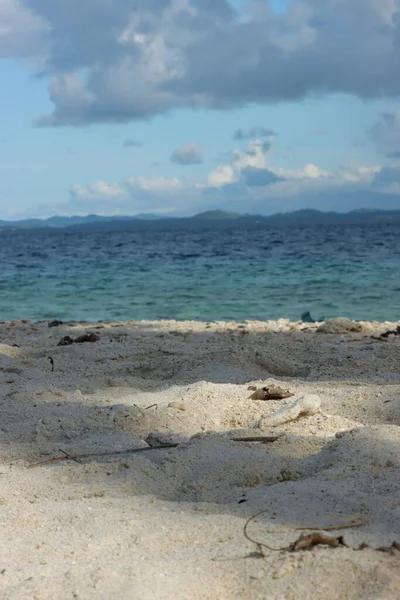 Closeup Beach Sand Blurred Sea Background Sunny Day — Stock Photo, Image
