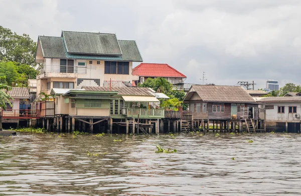 Wohnhäuser Entlang Des Chao Phraya Flusses Bangkok Südostasien — Stockfoto