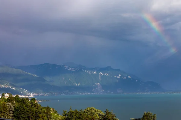 Bel Colpo Arcobaleno Lago Con Tempo Nuvoloso — Foto Stock