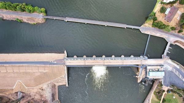 Uma Vista Aérea Superior Ponte Entre Lago Mulwala Rio Murray — Fotografia de Stock