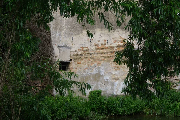 Mur Extérieur Vieux Moulin Eau Dans Espace Vert — Photo