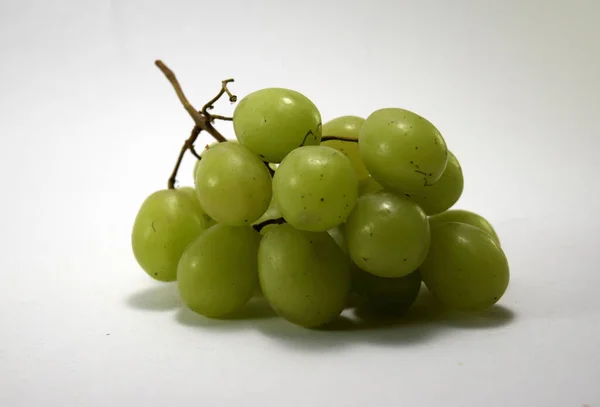 Closeup Shot Bunch Fresh Green Grapes Isolated White Background — Stock Photo, Image