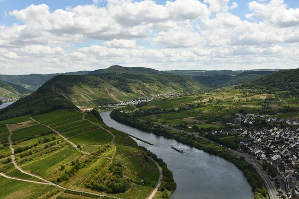 Vue Aérienne Village Près Boucle Moselle Entouré Verdure Vignobles Allemagne — Photo